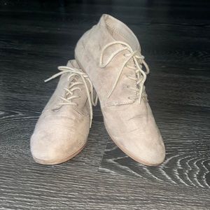vintage-style suede dress shoes